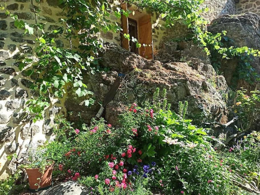 Gîte le rocher du château de Retourtour Lamastre Exterior foto